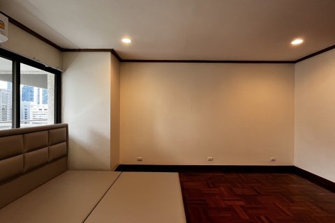 Condo in Watthana, Bangkok, Thailand, 4 bedrooms № 201285 - photo 3