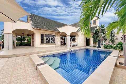 House in Pattaya, Thailand 3 bedrooms № 197896
