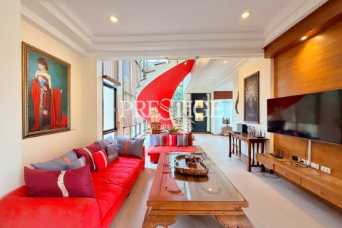 House in Pattaya, Thailand 5 bedrooms № 197894 - photo 4