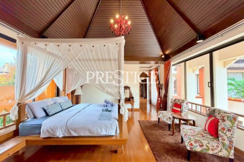 House in Pattaya, Thailand 5 bedrooms № 197894 - photo 17