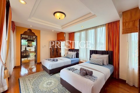 House in Pattaya, Thailand 5 bedrooms № 197894 - photo 26