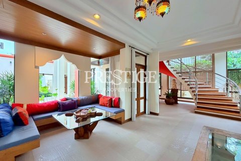 House in Pattaya, Thailand 5 bedrooms № 197894 - photo 14