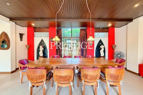 House in Pattaya, Thailand 5 bedrooms № 197894 - photo 8