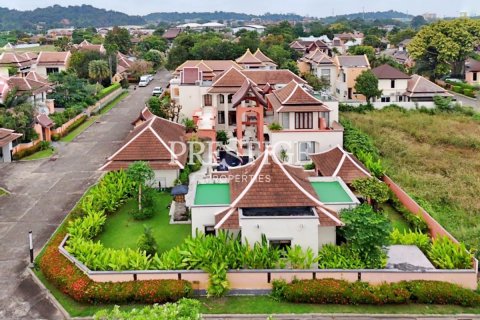 House in Pattaya, Thailand 5 bedrooms № 197894 - photo 2