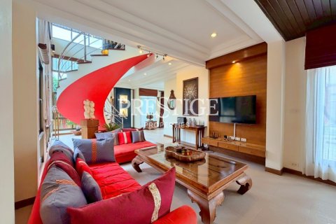 House in Pattaya, Thailand 5 bedrooms № 197894 - photo 6