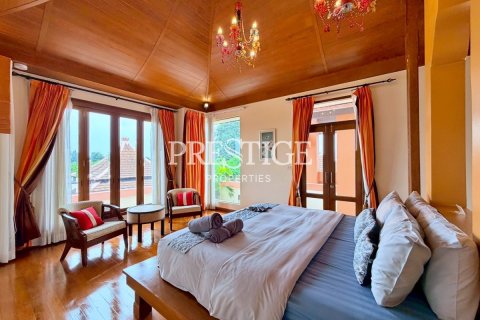 House in Pattaya, Thailand 5 bedrooms № 197894 - photo 20