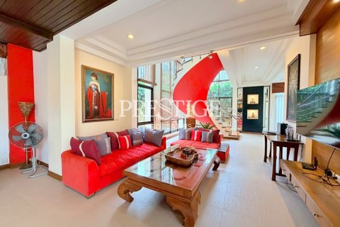 House in Pattaya, Thailand 5 bedrooms № 197894 - photo 3