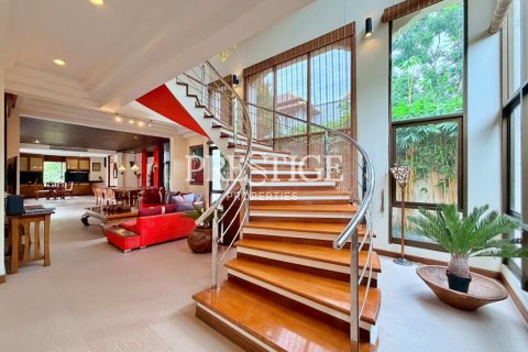House in Pattaya, Thailand 5 bedrooms № 197894 - photo 15