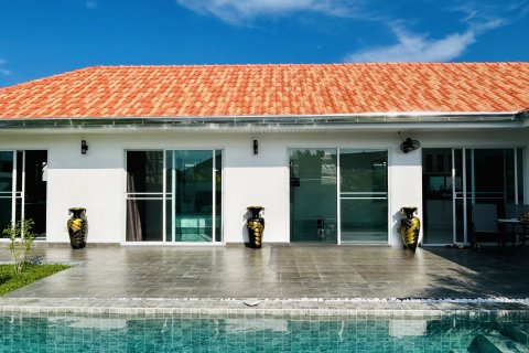 Villa in Hua Hin, Thailand 2 bedrooms № 147861 - photo 3