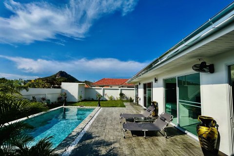 Villa in Hua Hin, Thailand 2 bedrooms № 147861 - photo 1