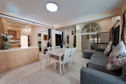 Maison à Hua Hin, Thaïlande 6 chambres № 147867