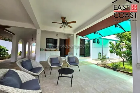 Casa de 4 dormitorios en Pattaya, Tailandia № 212668 - foto 8