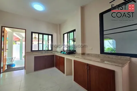 Casa de 4 dormitorios en Pattaya, Tailandia № 212668 - foto 16