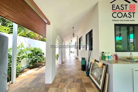 Casa de 4 dormitorios en Pattaya, Tailandia № 212668 - foto 9