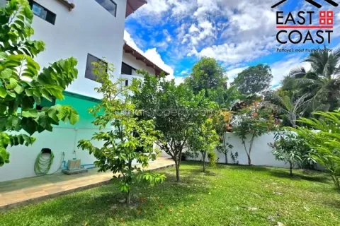 Casa de 4 dormitorios en Pattaya, Tailandia № 212668 - foto 7