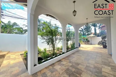 Casa de 4 dormitorios en Pattaya, Tailandia № 212668 - foto 10