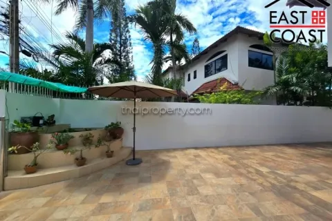 Casa de 4 dormitorios en Pattaya, Tailandia № 212668 - foto 4
