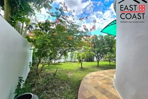 Casa de 4 dormitorios en Pattaya, Tailandia № 212668 - foto 5