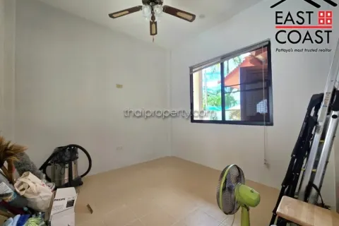 Casa de 4 dormitorios en Pattaya, Tailandia № 212668 - foto 17
