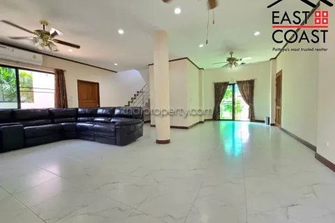 Casa de 4 dormitorios en Pattaya, Tailandia № 212668 - foto 11