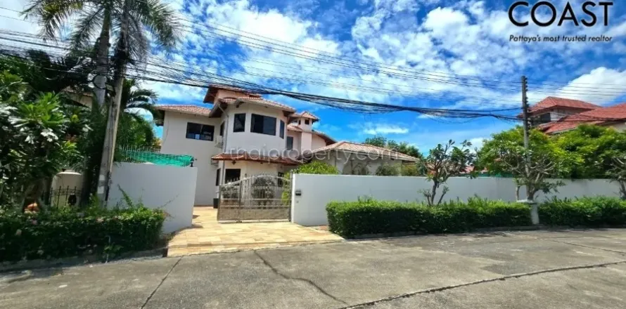Casa de 4 dormitorios en Pattaya, Tailandia № 212668