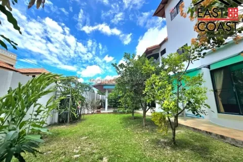 Casa de 4 dormitorios en Pattaya, Tailandia № 212668 - foto 6