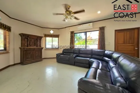 Casa de 4 dormitorios en Pattaya, Tailandia № 212668 - foto 12