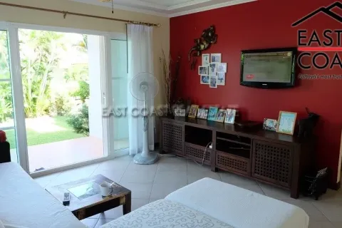 Casa de 4 dormitorios en Pattaya, Tailandia № 212669 - foto 9