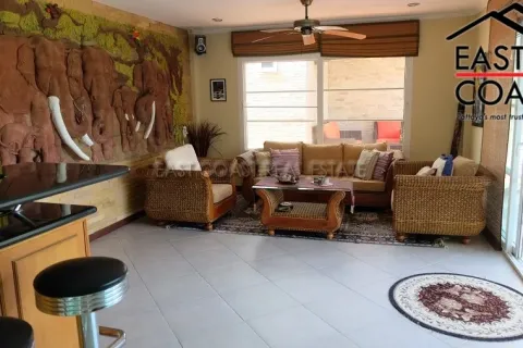 Casa de 4 dormitorios en Pattaya, Tailandia № 212669 - foto 24