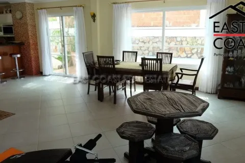 Casa de 4 dormitorios en Pattaya, Tailandia № 212669 - foto 10