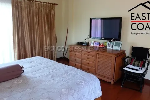 Casa de 4 dormitorios en Pattaya, Tailandia № 212669 - foto 12