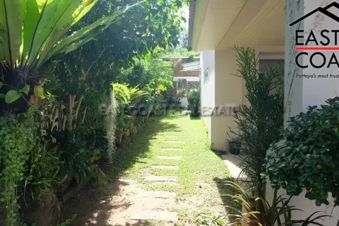 Casa de 4 dormitorios en Pattaya, Tailandia № 212669 - foto 3