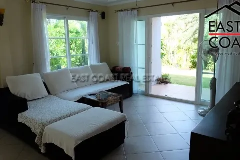 Casa de 4 dormitorios en Pattaya, Tailandia № 212669 - foto 8