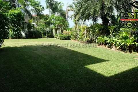 Casa de 4 dormitorios en Pattaya, Tailandia № 212669 - foto 5