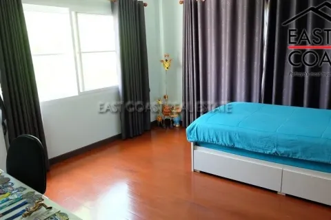 Casa de 4 dormitorios en Pattaya, Tailandia № 212669 - foto 17