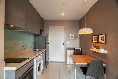 Студия в кондо в Клонг Тоэй, Бангкок, Таиланд № 148145 - фото 3