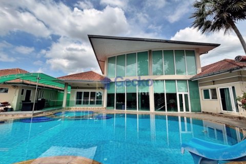 House in Pattaya, Thailand 4 bedrooms № 197038