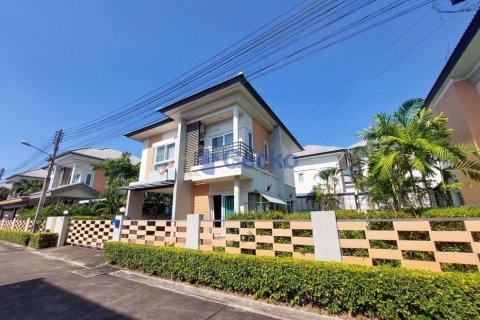House in Pattaya, Thailand 3 bedrooms № 197036