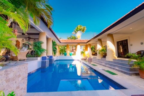 Villa à Hua Hin, Thaïlande 5 chambres № 172824