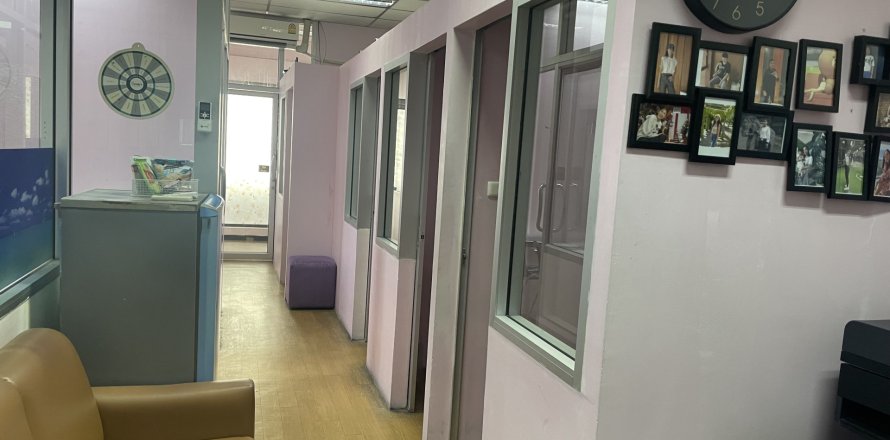 Studio in the Condo in Bang Rak, Bangkok, Thailand  № 158102