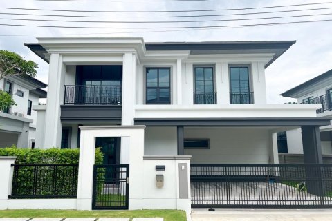 Villa in Bangkok, Thailand 4 bedrooms № 133834 - photo 2