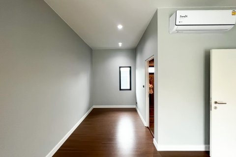 Villa in Bangkok, Thailand 4 bedrooms № 133834 - photo 16