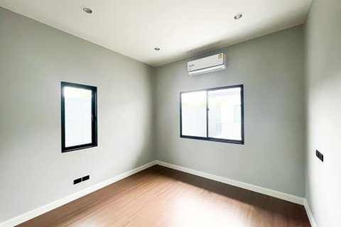 Villa in Bangkok, Thailand 4 bedrooms № 133834 - photo 18