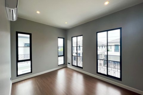 Villa in Bangkok, Thailand 4 bedrooms № 133834 - photo 17