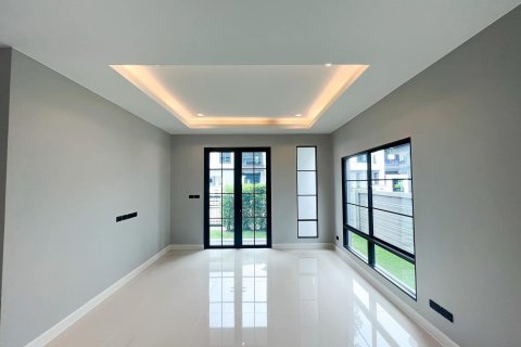 Villa in Bangkok, Thailand 4 bedrooms № 133834 - photo 7