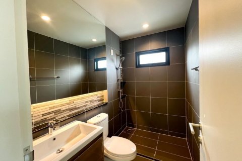 Villa in Bangkok, Thailand 4 bedrooms № 133834 - photo 20