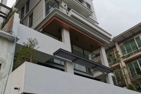 Вилла в Ваттхане, Бангкок, Таиланд с 4 спальнями № 133832 - фото 1