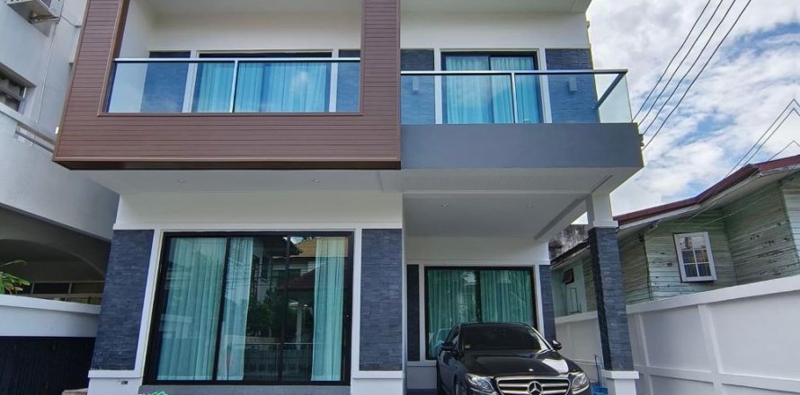 Villa in Bangkok, Thailand 4 bedrooms № 133831