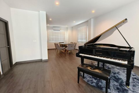 Villa in Bangkok, Thailand 4 bedrooms № 133831 - photo 7