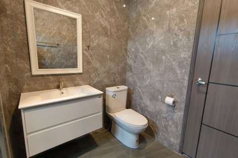 Villa in Bangkok, Thailand 4 bedrooms № 133831 - photo 15